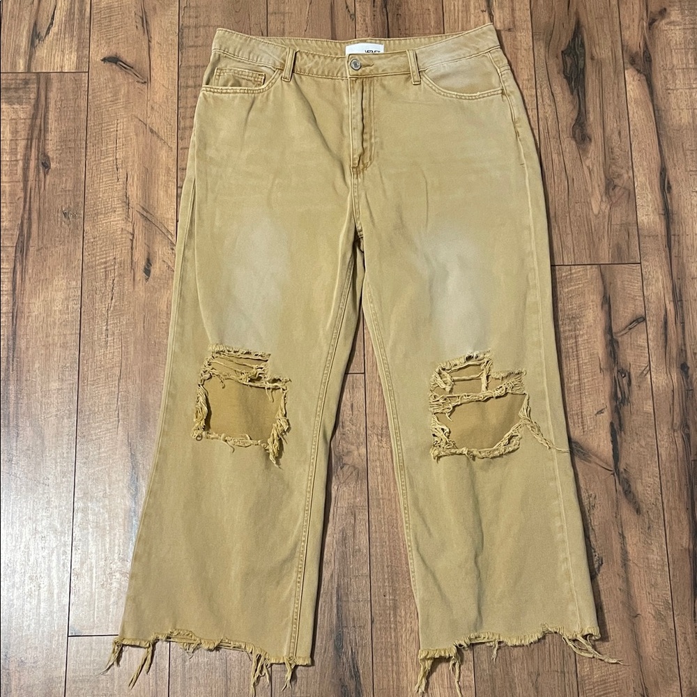 Wide-Leg Distressed Jeans